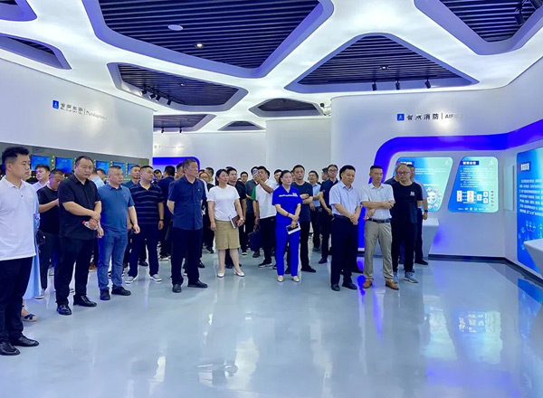 許昌市“萬人助萬（wàn）企”智能儀器儀表行業產銷對（duì）接會走進許昌草莓视频91污