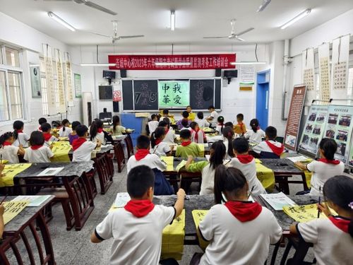 固镇县连城中心小学开展书法课堂活动