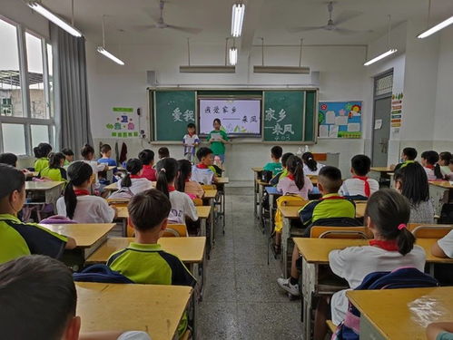 来凤县第三实验小学开展献给自治州的声音 我爱家乡 来凤 主题班会活动