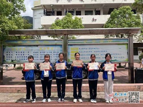 遂川县深圳格瑞特希望学校举办校园诗词大会 图