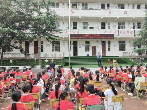 法治宣传进校园 普法教育促成长 大英县人民检察院检察官走进河边小学开展法治教育进校园宣讲活动