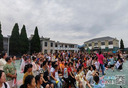 武宁县船滩镇 法治雨露润童心 快乐成长迎六一 组图