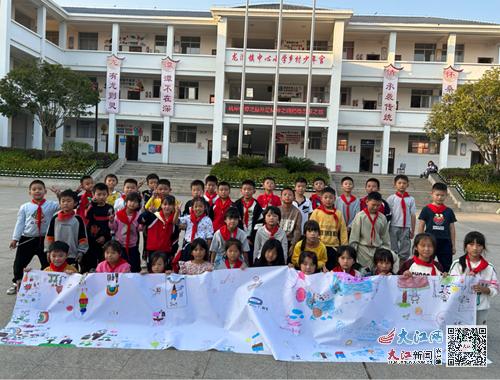 高安市龙潭镇中心小学 绘丹青长卷 增 双减 色彩 图